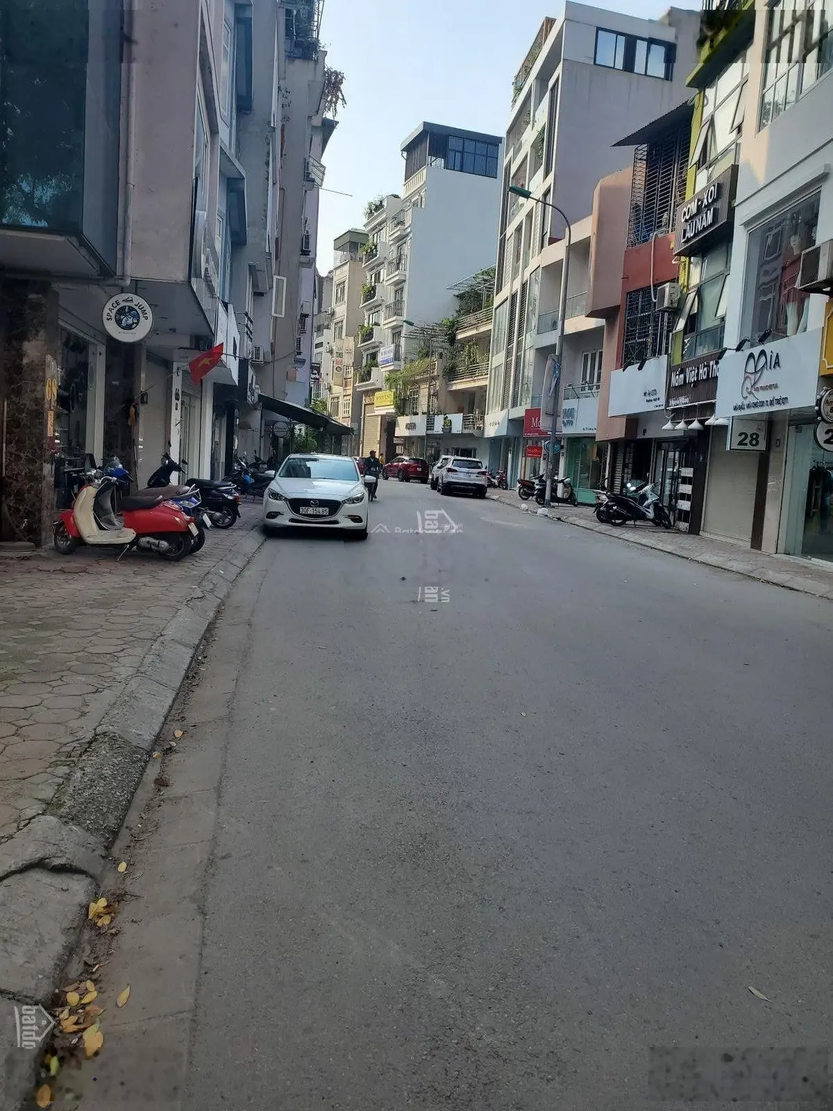 Bán nhà mặt phố Hoàng Cầu, Đông Đa, 50m2, mặt tiền 4m, kinh doanh đỉnh giá 20 tỷ 0989 031 ***