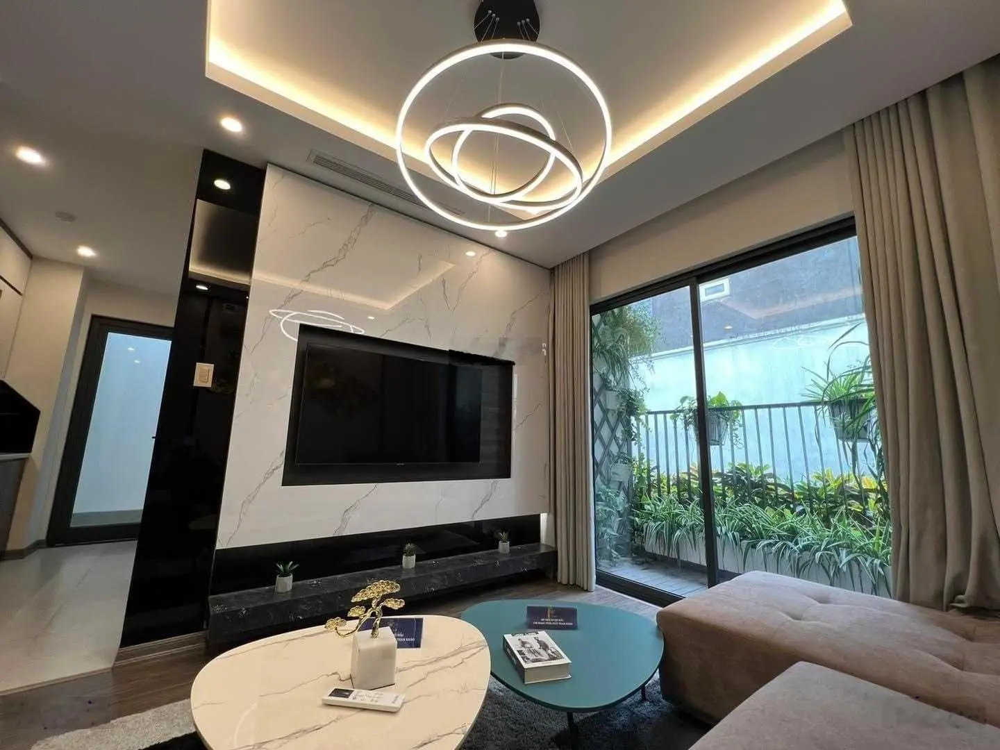 Bán căn chung cư 76m2 mặt trường học