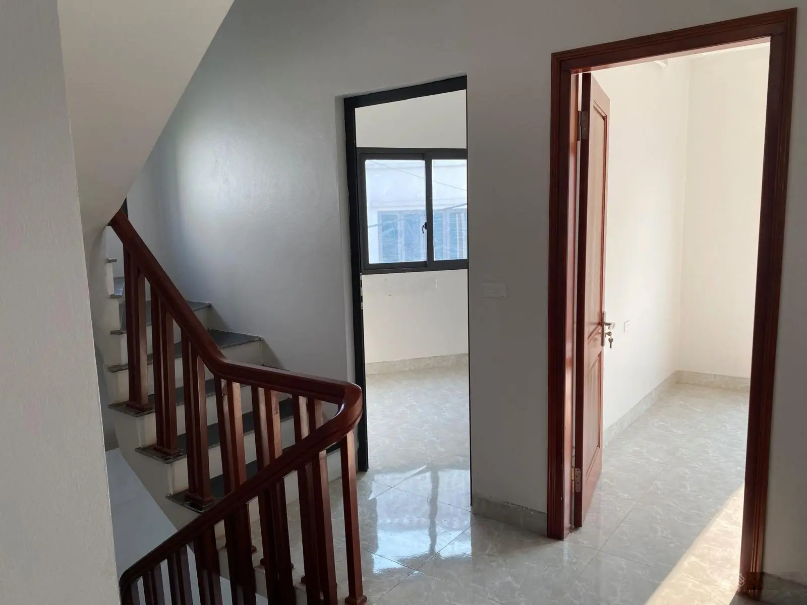 Bán nhà 3 tầng xây mới 40/563 đường Điện Biên cạnh khu Bãi Viên - TP Nam Định (đường ô tô vào nhà)
