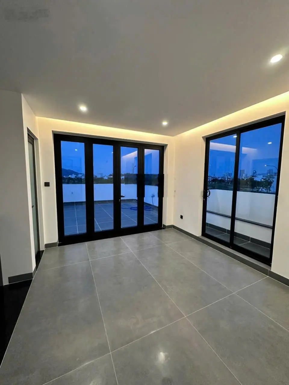Căn biệt thự mới đường 27m Gói 7 KĐT Mỹ Gia. 216m2 ngang 10m, bao toàn bộ thuế phí sang nhượng