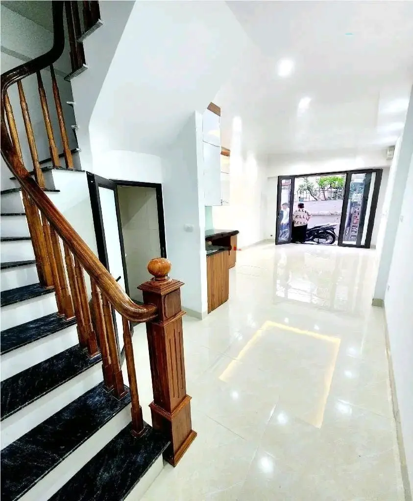 Bán nhà Cổ Linh Tư Đình DT 38m2 giá chào 6,5tỷ vị trí đắc địa, giao thông thuận tiện tứ phía