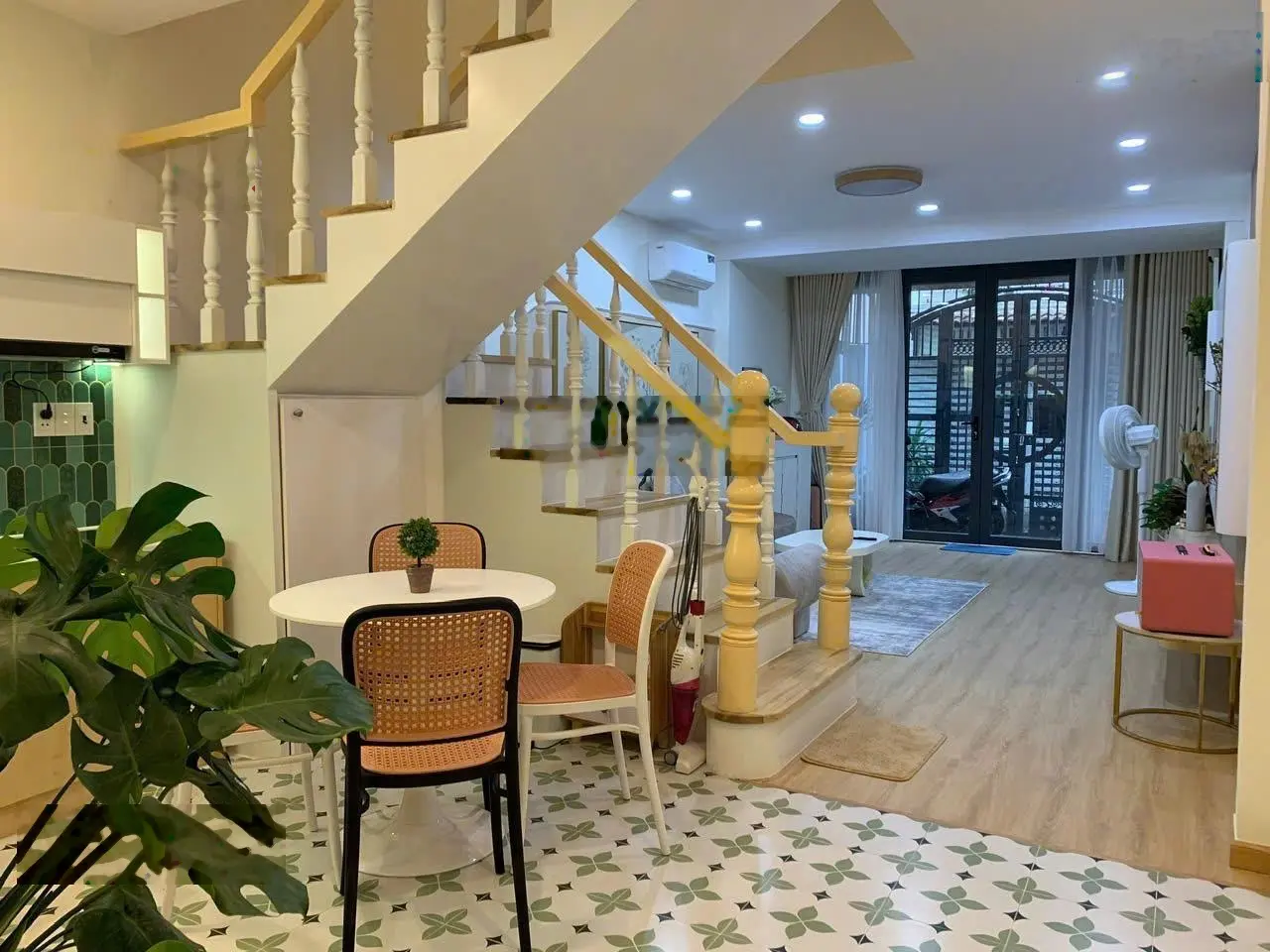 Nhà chính chủ Quận 10 CẦN BÁN GẤP - Hẻm xe ô tô thông, Chủ thiện chí bán