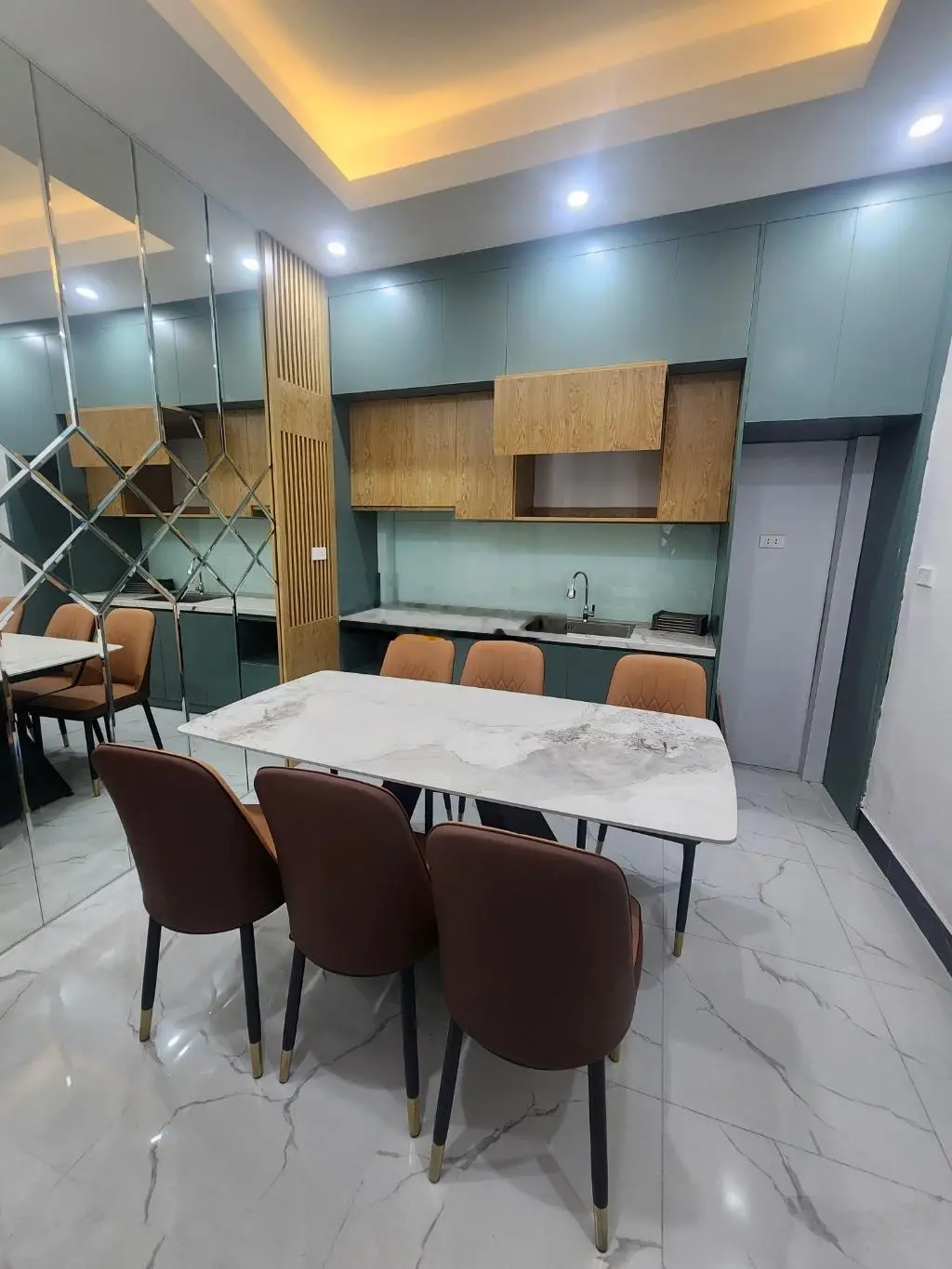 Hơn 4 tỷ nhà 36m2, 5 tầng giáp Tứ Hiệp, Vũ Lăng, ngõ thẳng tắp