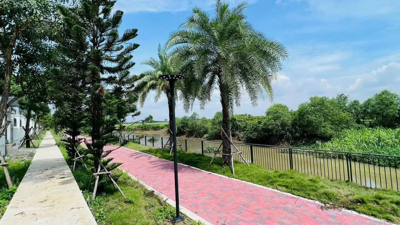 Nhà phố sân vườn 11x20m = 220m2 Khu The Suite trục đường thông giá chỉ 6.6 tỷ PKD Novaland