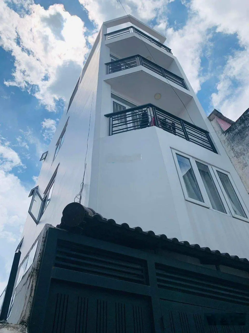 Bán nhà 1 trệt 3 lầu - Sổ riêng - Nguyễn Hữu Cảnh, Bình Thạnh, DT: 45m2, 4 PN - 3 WC, giá 3.19 tỷ
