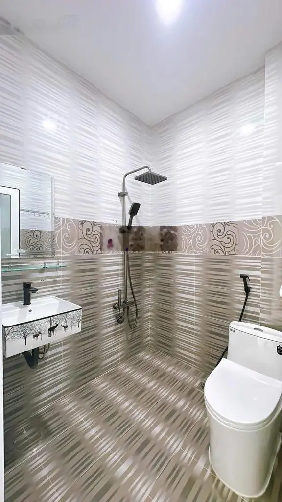 Nhà đẹp q4 - sát MT đường - 5 lầu đúc - 40m2 - 4PN - chỉ 5 tỷ nhỉnh