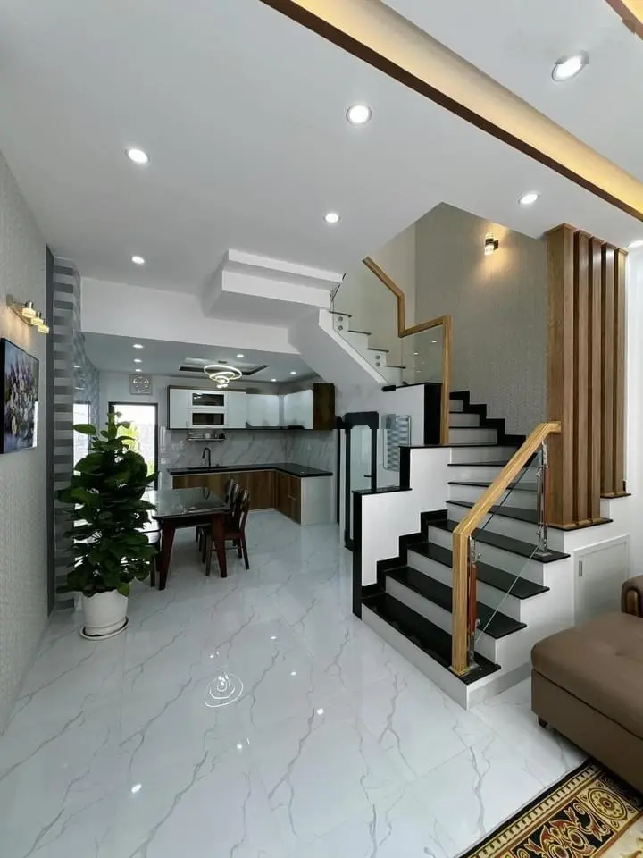 Bán gấp nhà gần nhà sách Văn Lang, Ba Vân, Phường 13, Tân Bình. Giá chỉ 3,89 tỷ. 0906 806 *** Ngân