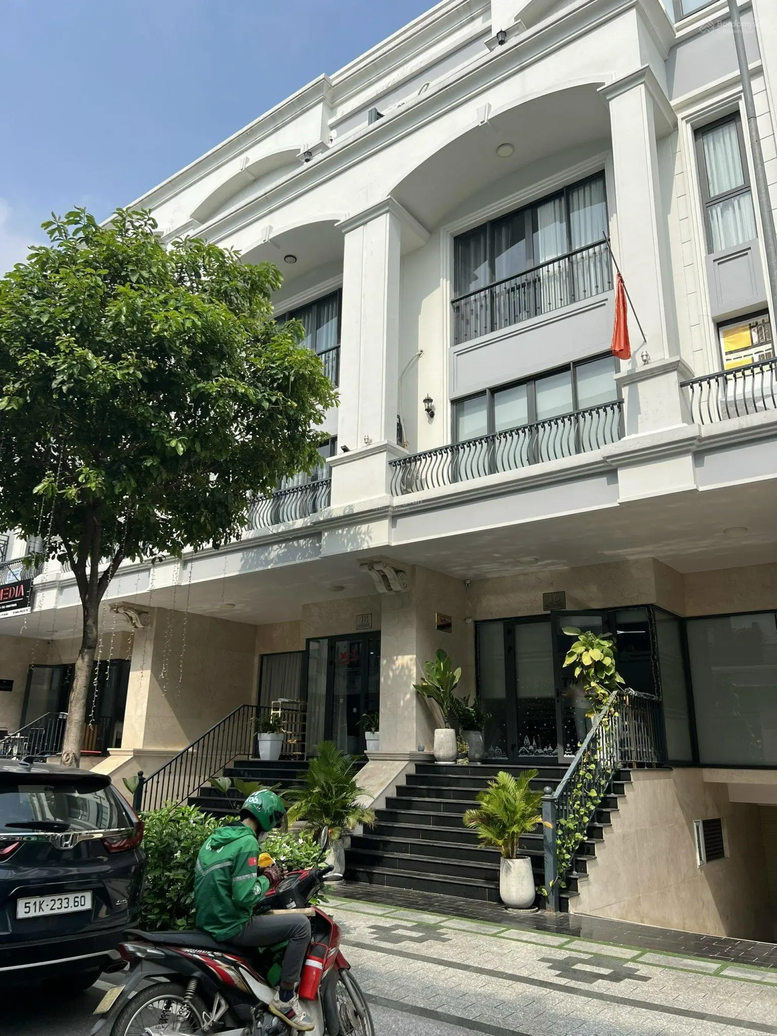 Bán nhà khu đô thị Vạn Phúc - vị trí đẹp gần kênh sông Trăng - 7x19m - Sổ hồng riêng - Có thang máy