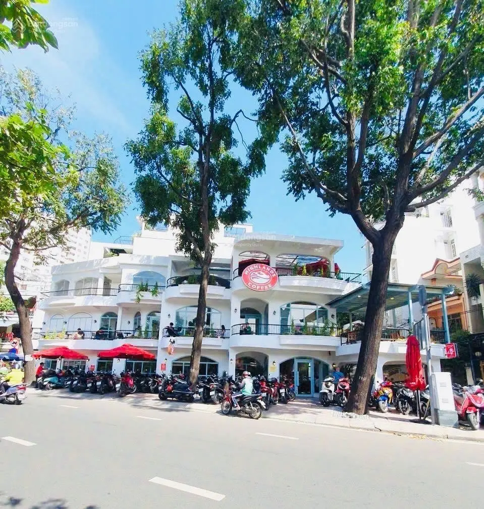 Bán góc 3 mặt tiền quán Highlands Coffee 964 Trường Sa, Phường 13, Quận 3