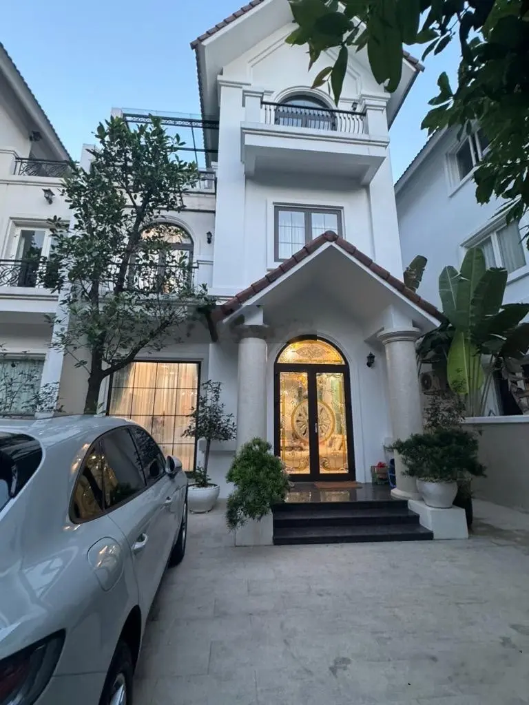 Chính chủ cần bán căn biệt thự nằm trong khu đô thị đáng sống nhất Việt Nam Vinhomes riverside