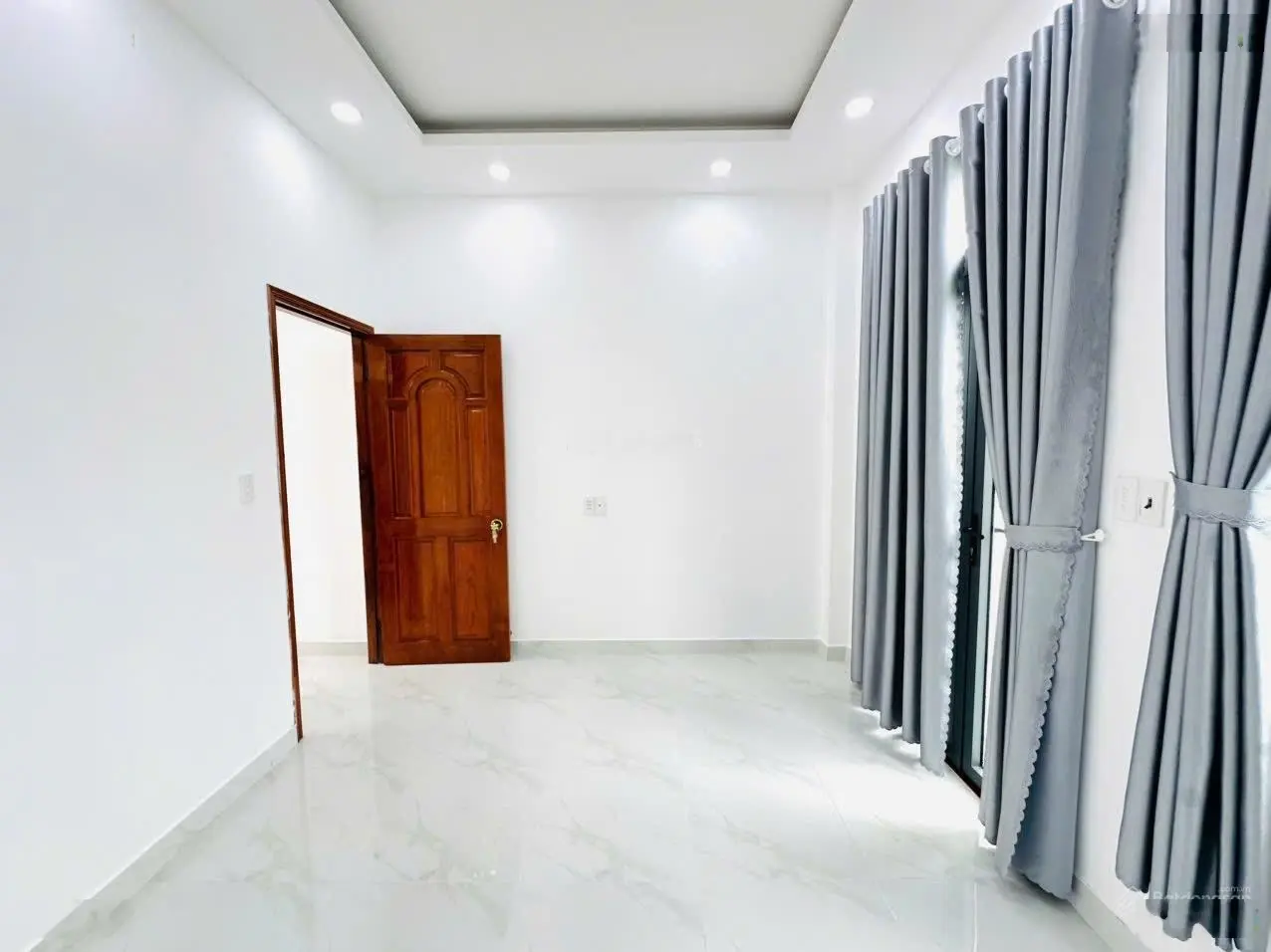 Nhà phố 4m x 15m.Xây 1 lửng 2 lầu full nội thất hẻm 8m gần mặt tiền đường Lâm Thị Hố