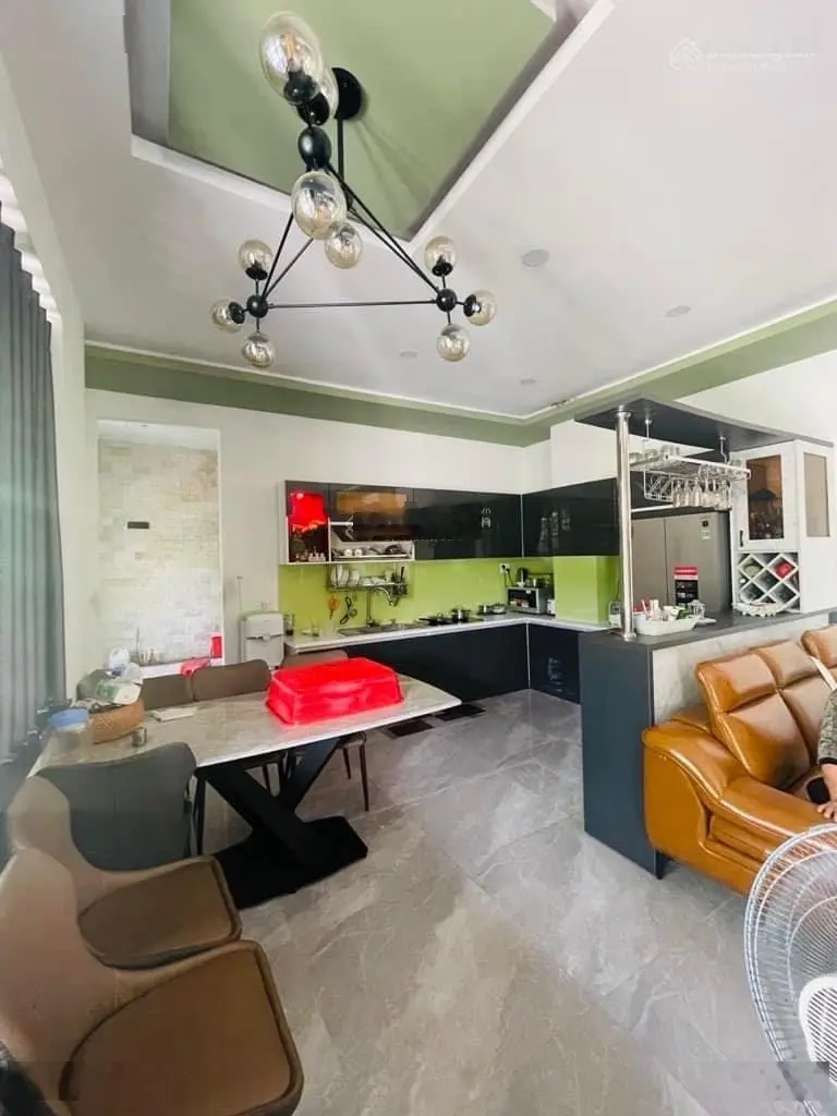 Biệt thự lô góc 4 tầng mới có thang máy khu vip Tên Lửa - ngang 5m, SD 144m2 - vị trí cực đẹp