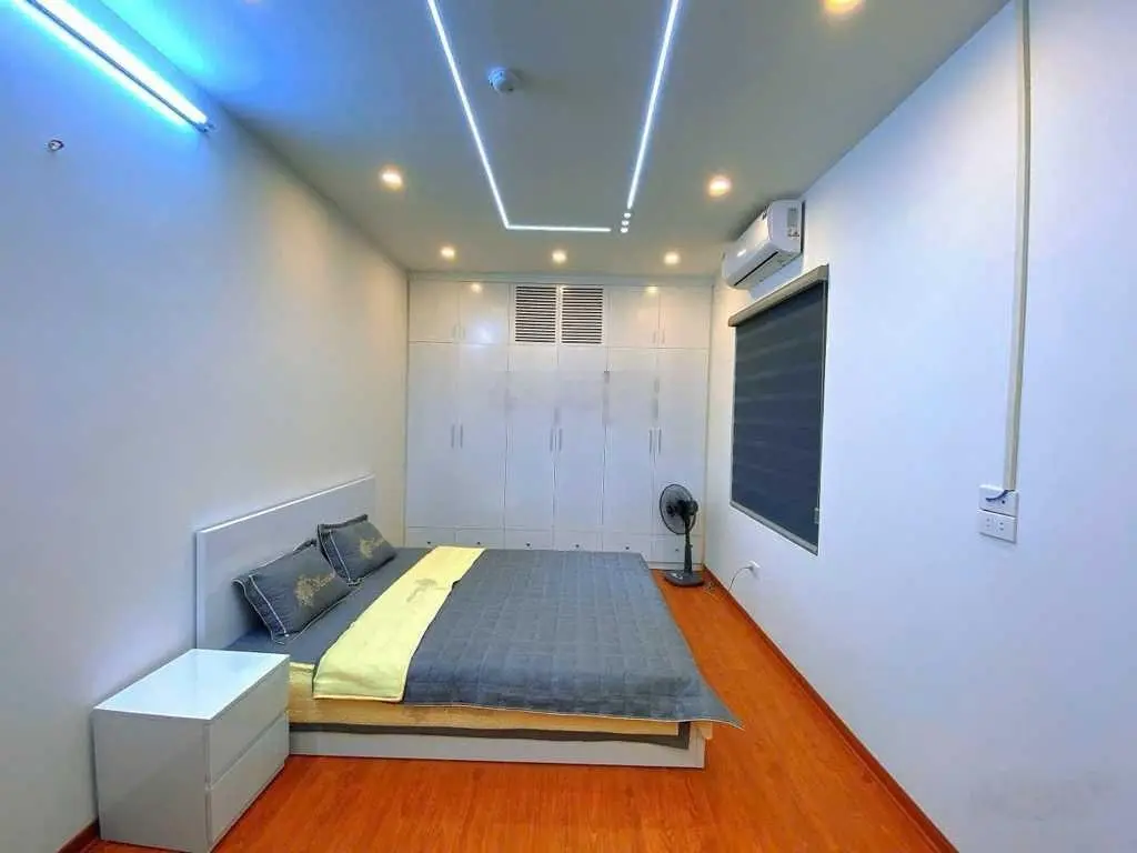 HÀNG TUYỂN_Đội Cấn_Ba Đình_dt 61M_7 tầng thang máy_oto gần_giá hơn 8 tỷ