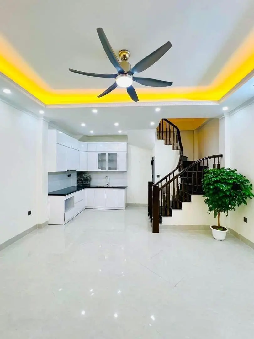 Nhà phố Yên Hoà 34m2 * 5 tầng mới, ngõ rộng thoáng, gần phố 7.6 tỷ