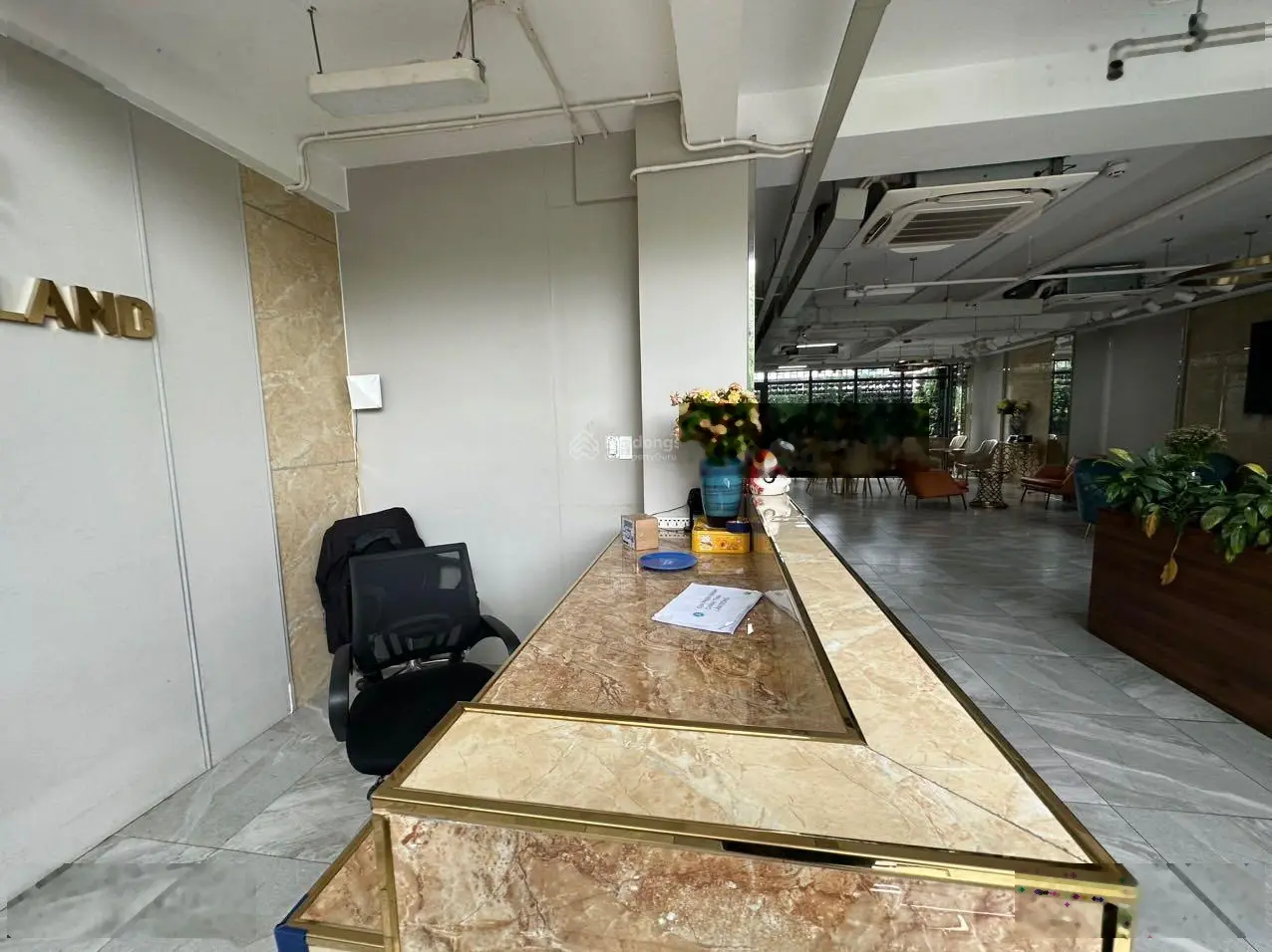 Bán tòa nhà Tạ Hiện ngay khu UBND Q2 diện tích đất: 8mx20m CN: 160m2. Hầm 7 tầng sân thượng