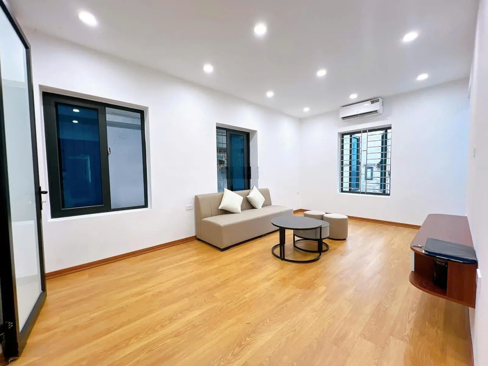 Hiếm! Chỉ 3,78 tỷ tập thể Ngọc Hà, Ba Đình, Lô Góc, gần công viên, sổ to, 100m2, 3pn 2wc nhà đẹp