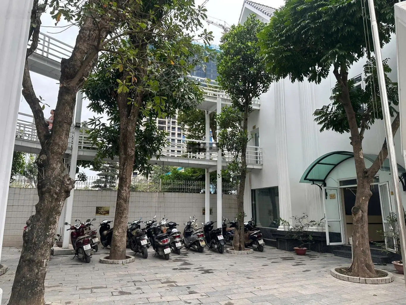Bán gấp siêu biệt thự rẻ nhất Hoàng Mai vị trí cực đẹp, diện tích khủng DT: 750m2 4 tầng MT42m