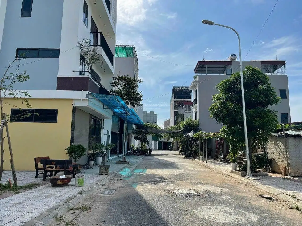 Bán lô đất 148m2, MT 12m siêu vip vị trí đẹp KD gần Trịnh Văn Bô sẵn nhà 2 tầng cho thuê cafe 30tr