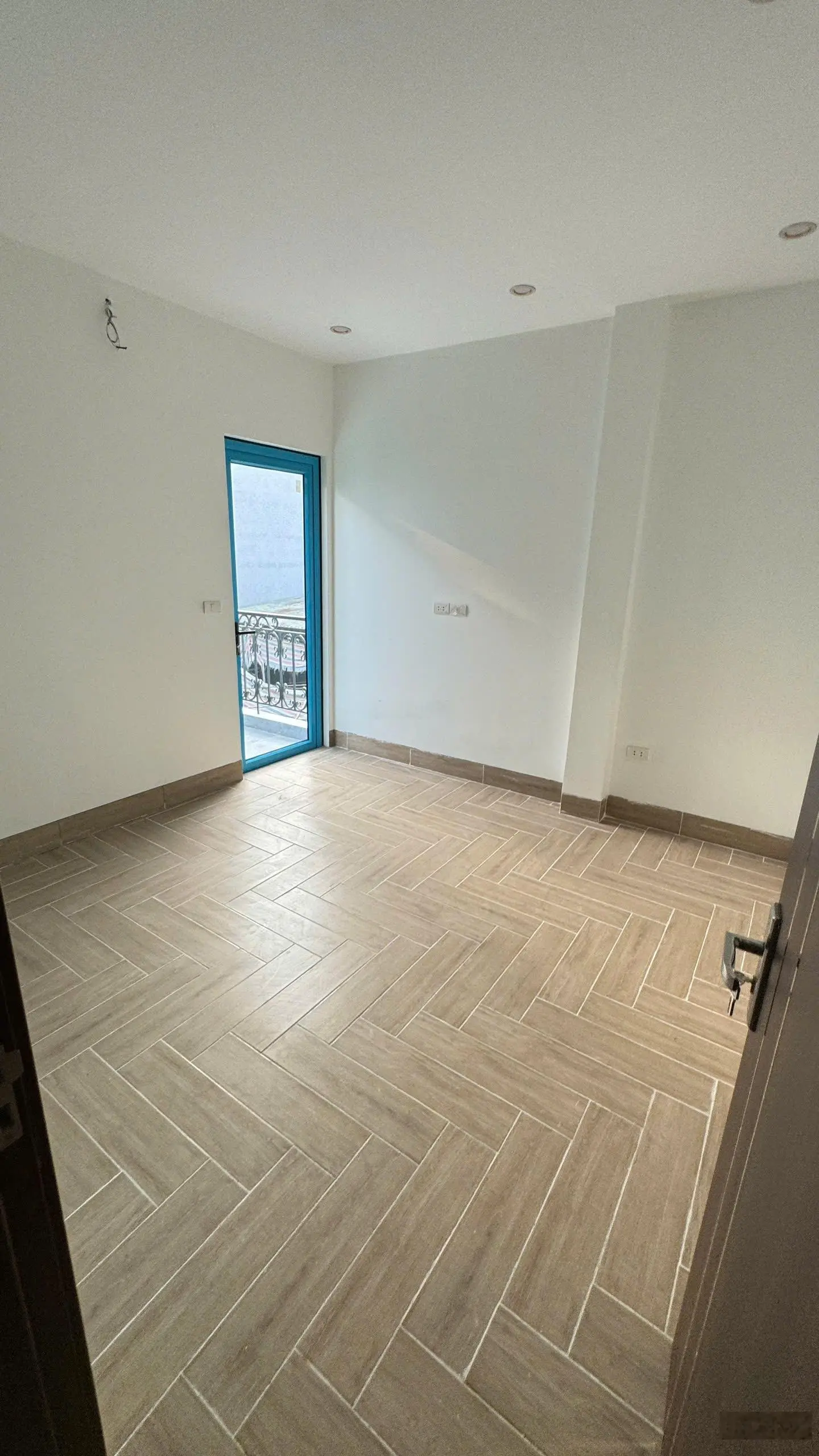 Chính chủ cắt lỗ 120tr căn nhà mới xây 3 tầng 42m2 sân 16m,ô tô đỗ sân, sát vành đai 4