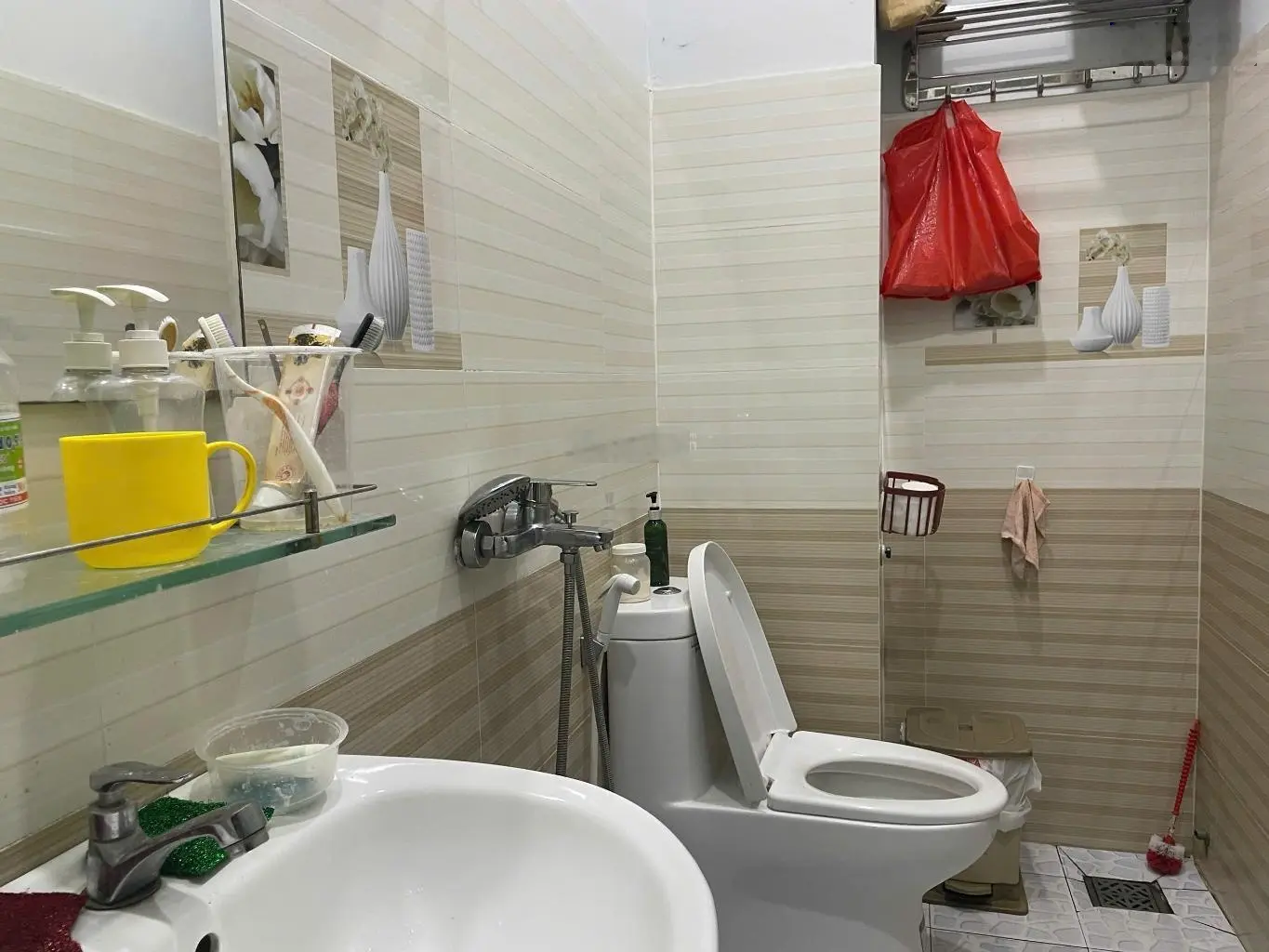 Nhà đẹp 4 tầng kế cao đẳng công thương-đường 22 phước long b q9-hẻm xe hơi 7 chỗ-6tỷ8 thương lượng