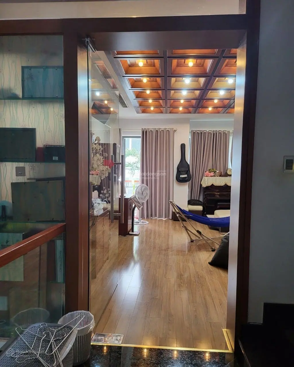 Nhà MT Nguyễn Hồng Đào Nhà mới có thang máy 5x20m, với 5 tấm HDT 50tr