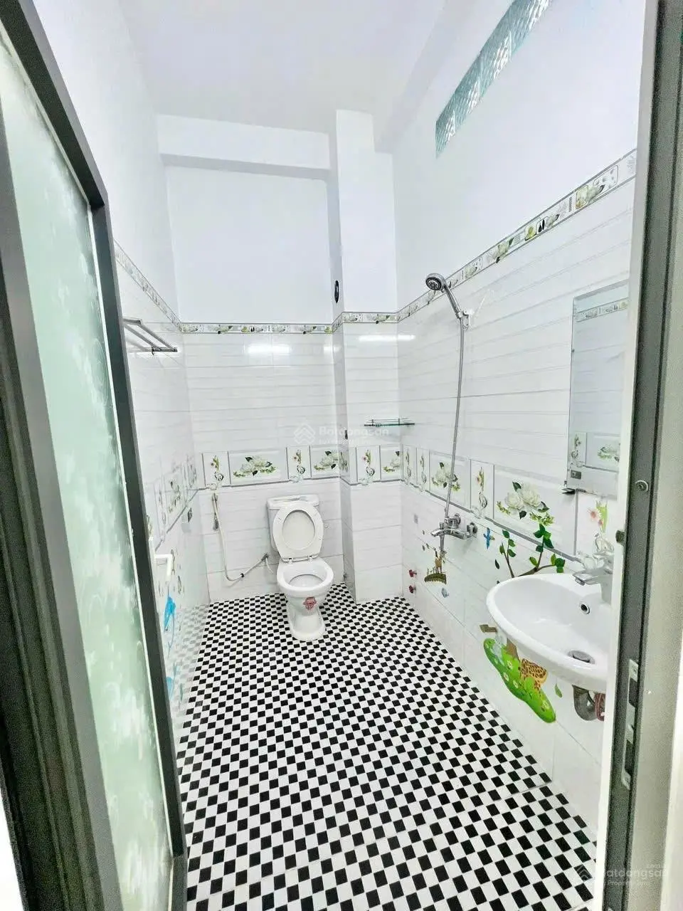 Tiện Ích Bao Vây Nhà Đường Hương Lộ 2, Phường Bình Trị Đông A, Q. Bình Tân, DT: 56m2.