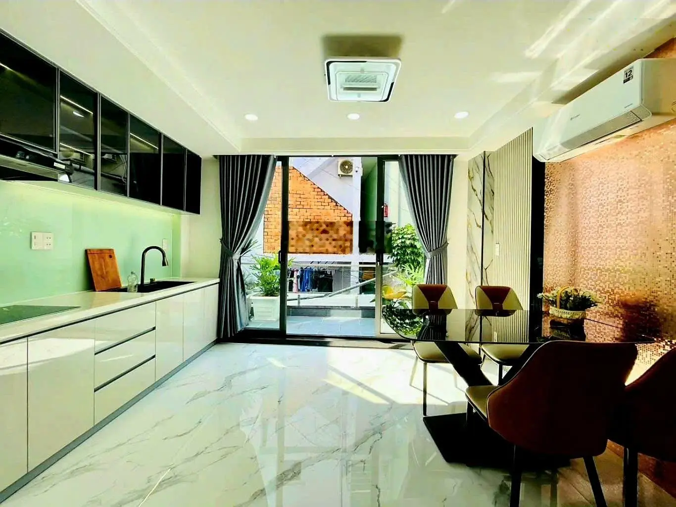 Bán nhà Gò Vấp - hẻm xe hơi 745 Quang Trung: 4 tầng nhỉnh 5.5tỷ thương lượng