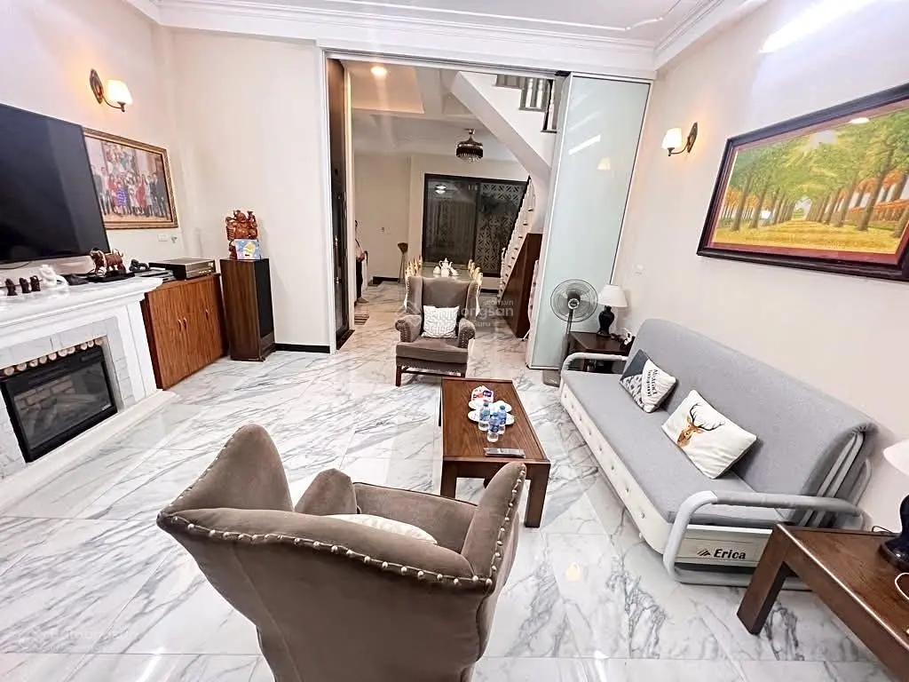 Bán Gấp nhà Trường Lâm-Việt Hưng.Dân xây 5 tầng.thang máy.DT 51,1m. MT 4,7m.oto 7 chỗ đỗ cửa. 9tỷ98