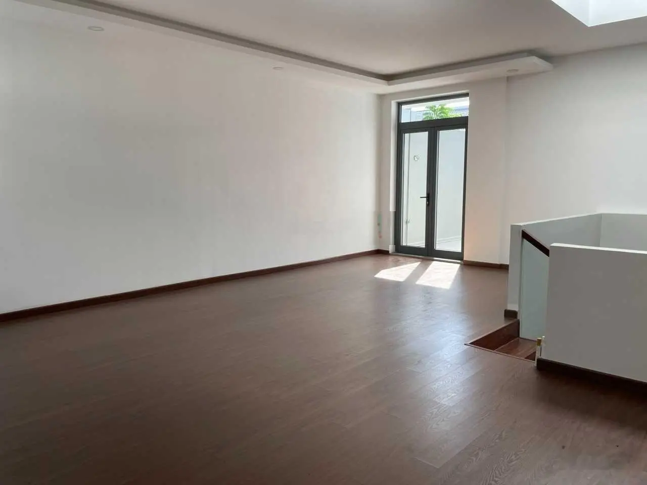 Bán nhà Phố Đông Village, DT 6x20m, trệt + 2 lầu, sổ hồng, nhà hoàn thiện mới đẹp, giá tốt