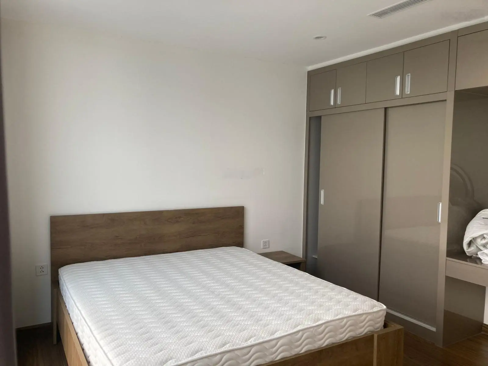 Bán căn góc 3 ngủ, toà W2 Vinhomes West Point, 95.4m2, đủ đồ đẹp, sổ lâu dài. LH 0974 629 ***