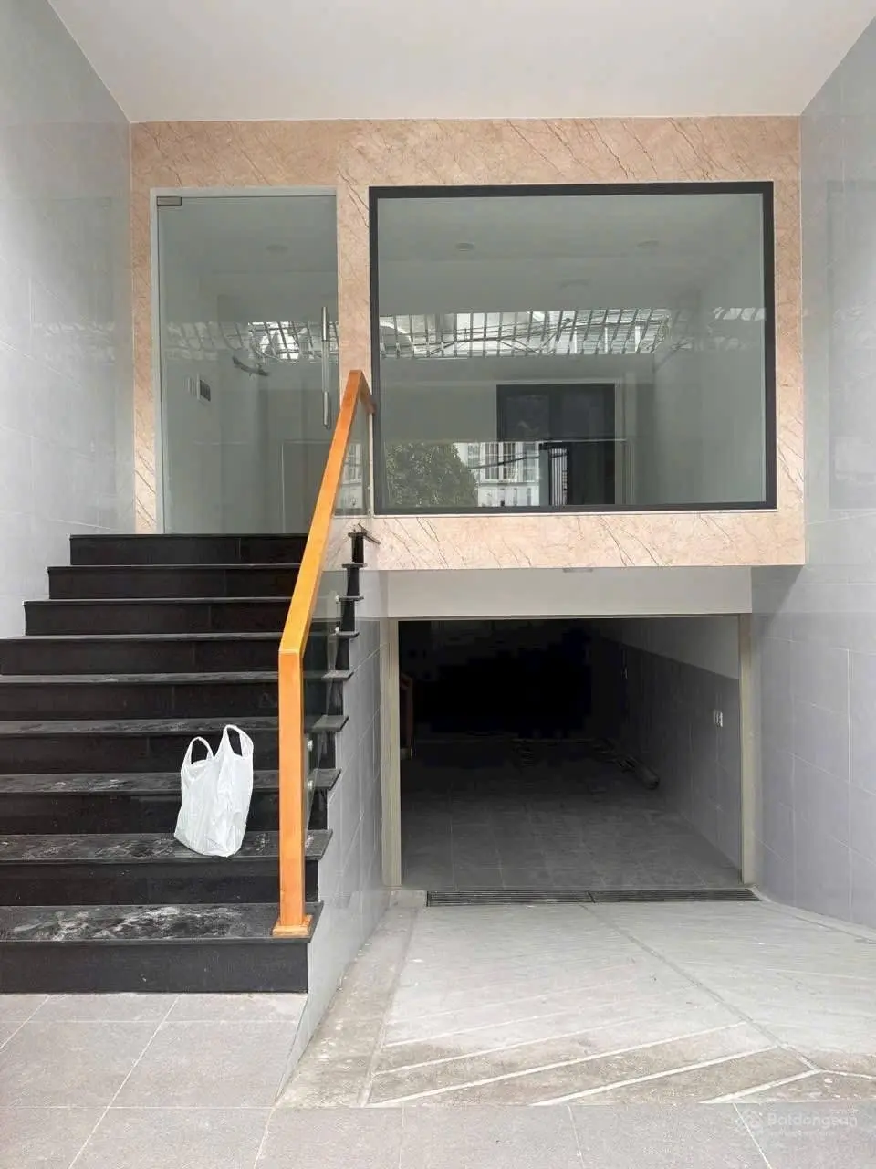 Nhà MTNB sát Siêu Thị Nhật đối diện công viên dt 100m2 nhà có Hầm + 3.5 tấm giá 14 tỷ