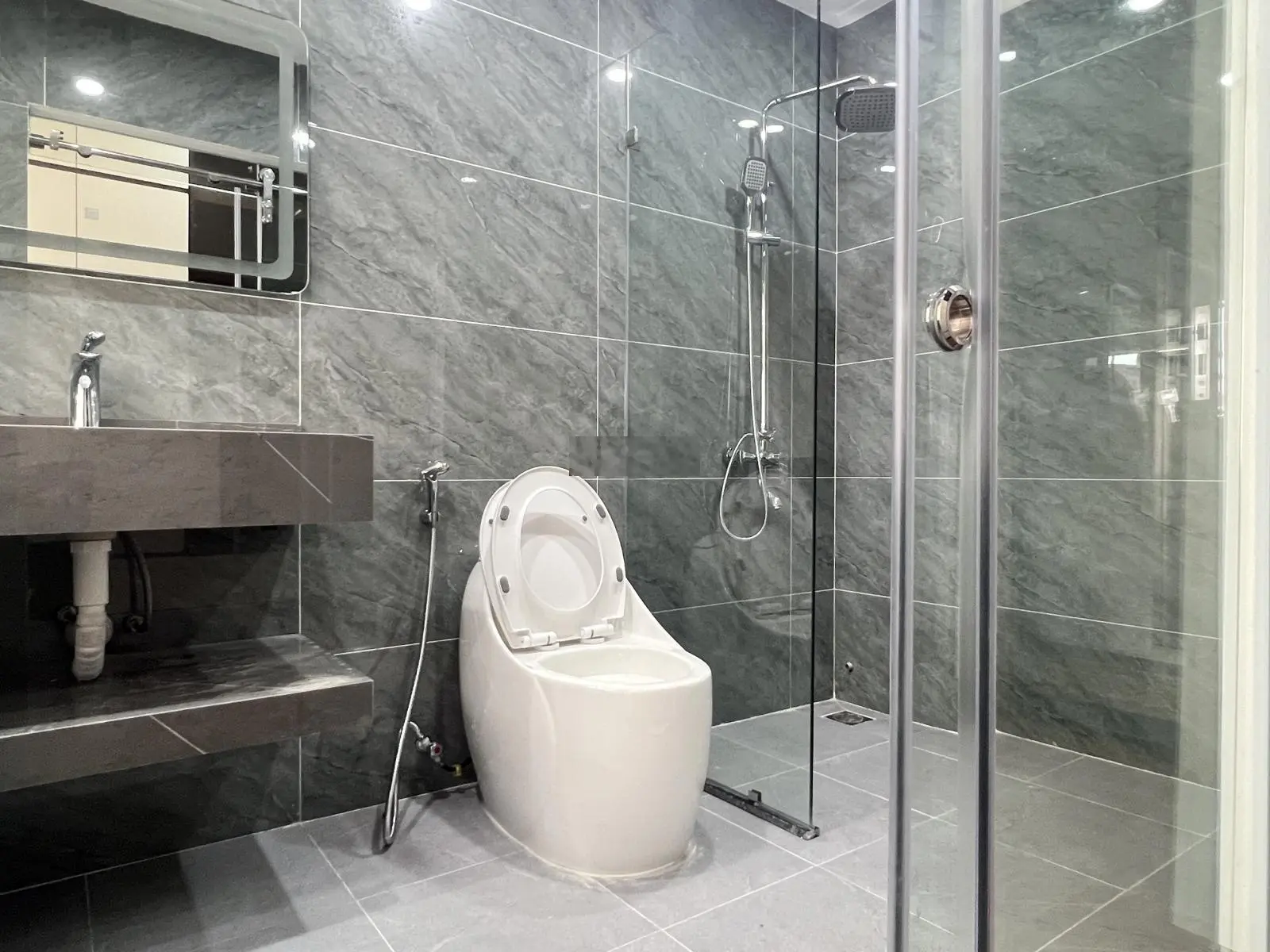 Bán nhà riêng đường Nguyễn Văn Cừ giá 10,3 tỷ 45m2, 6 tầng thang máy