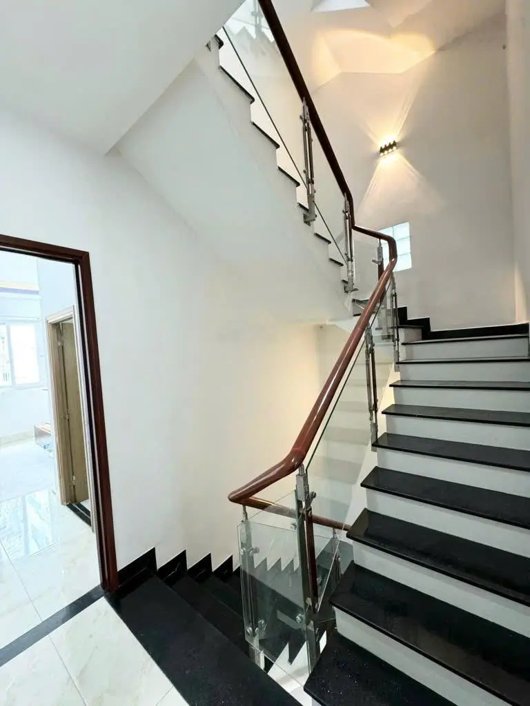 MTKD VIP, KDC Bình Phú, Q6. Đường 16m. Ngang 4,5m, đi bộ vài phút đến Metro Bình Phú. Chỉ 12,x tỷ