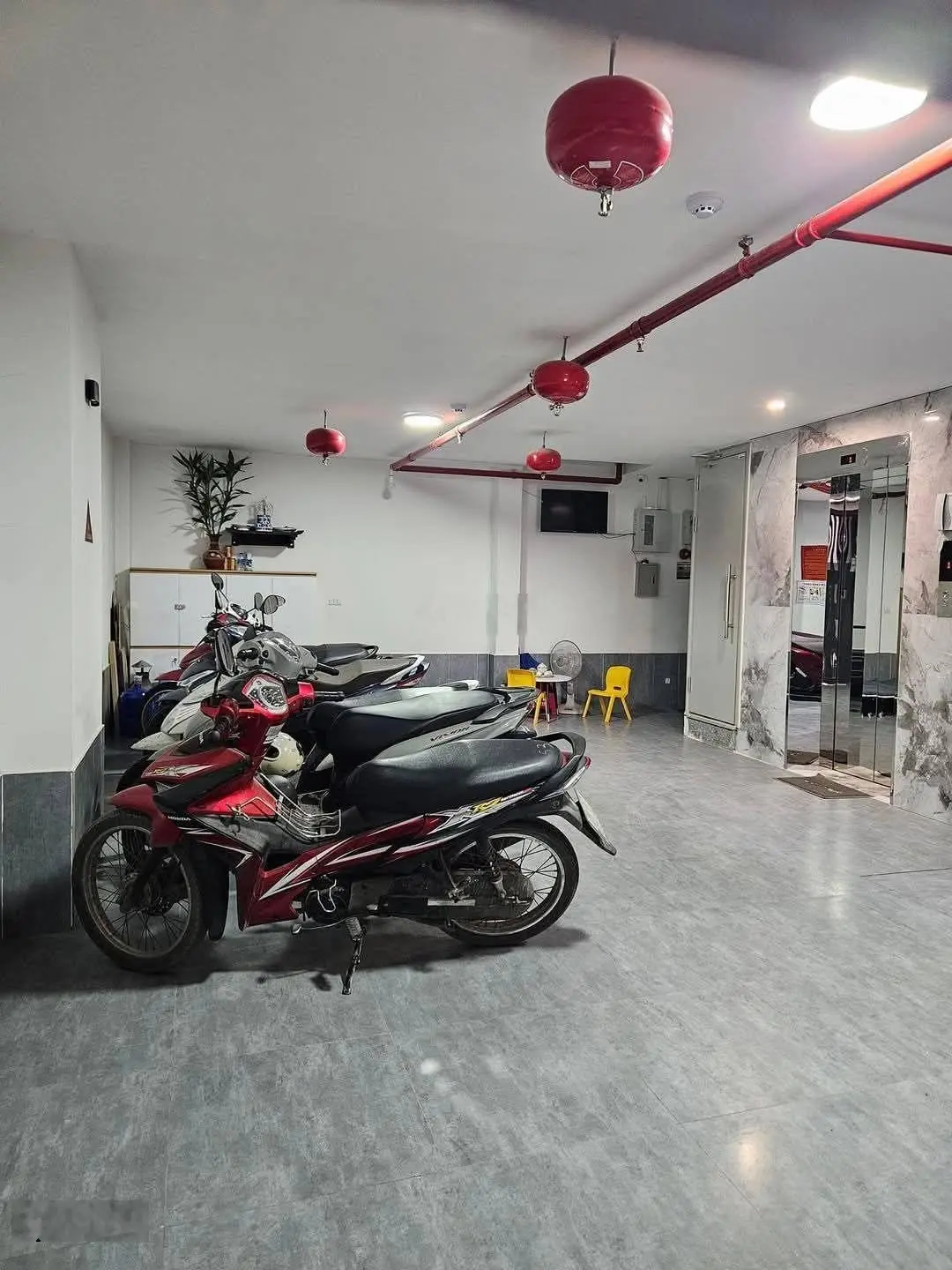 Duy ngã độc tôn ô tô đỗ cổng, CHDV Lê Đức Thọ, 98m2*7T, 15pkk, cửa sổ, dòng tiền 75 tr/th, PCCC, TM
