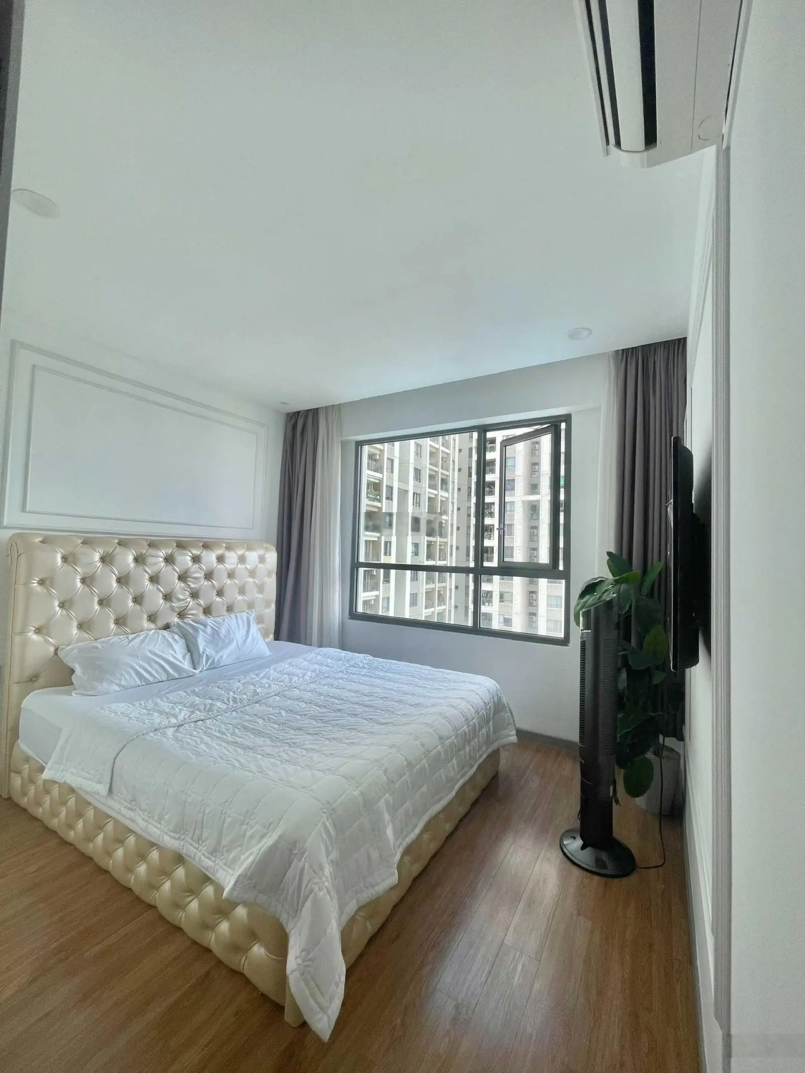 Bán căn hộ The Gold View - Đường Bến Vân Đồn, Q4, 90m2, 2PN 2WC, full NT: Giá 5tỷ4 LH 0932 248 238