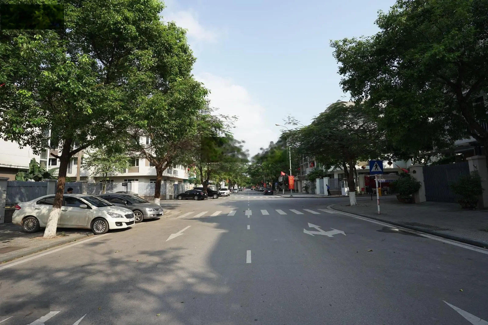 Bán biệt thự lô góc khép kín Đường Tố Hữu, 240m2 3 tầng, Gần Hồ, 9m mặt tiền