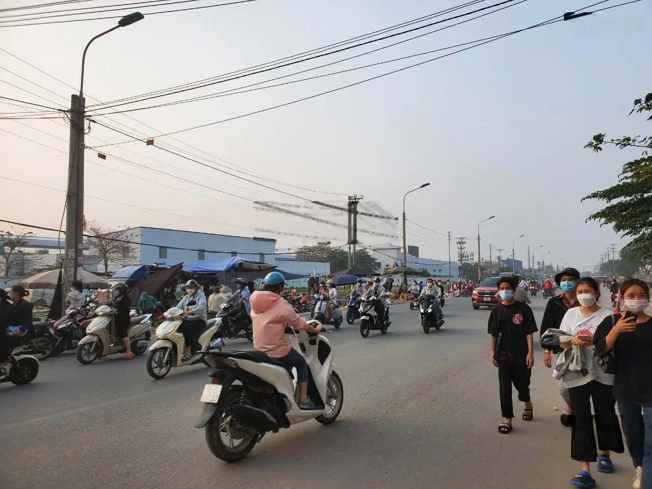 Ngã tư Đa Cấu Nam Sơn cần bán nhanh căn nhà 100m2, MT 5m giá chỉ 9 tỷ