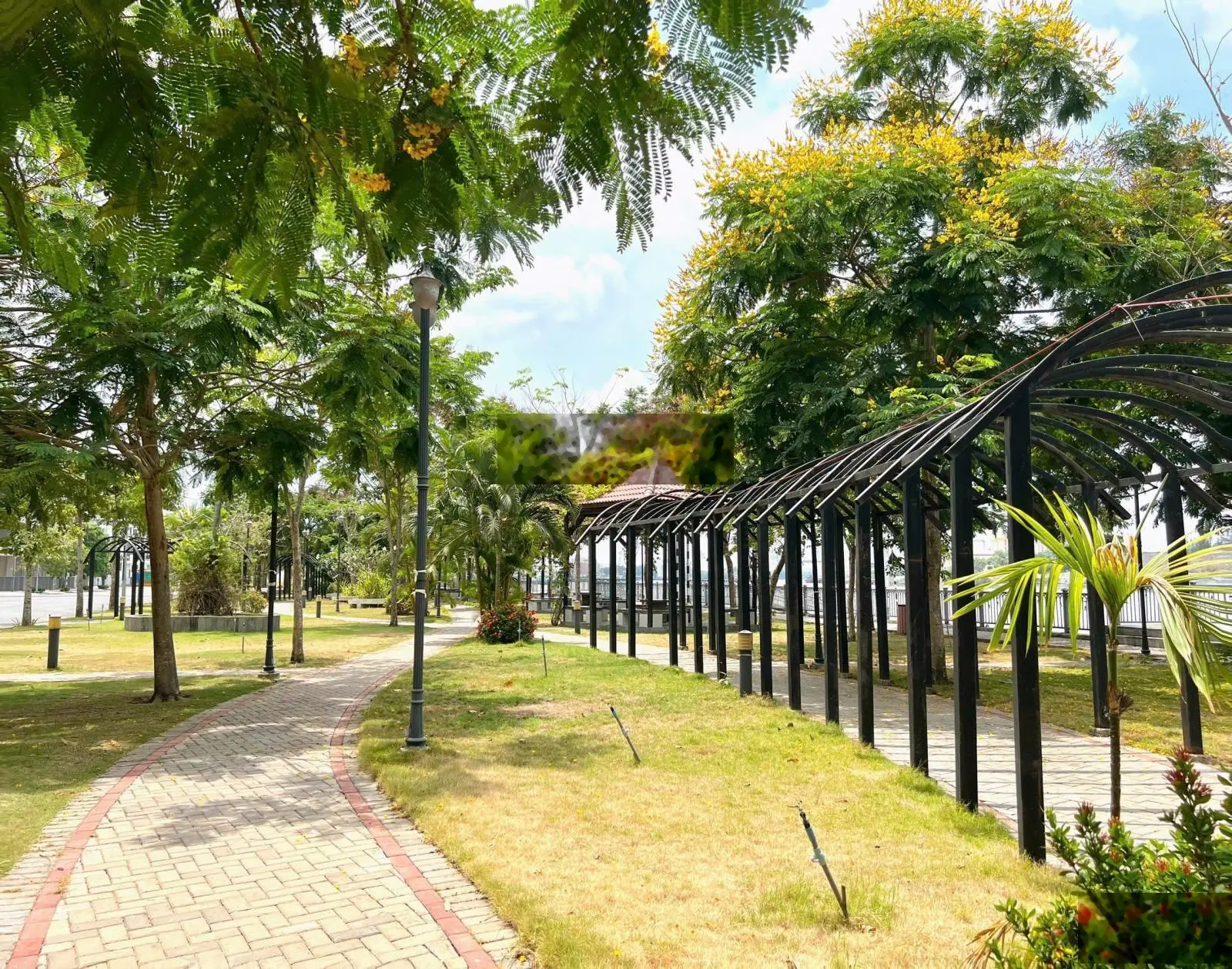 Bán nhà mặt tiền đường 11m Nguyễn Văn Tuôi, 4 tầng, diện tích sàn 210.8m2, sổ hồng đầy đủ