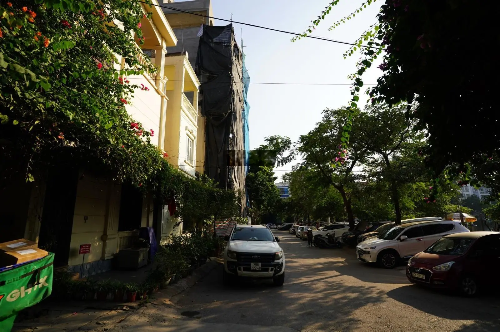 Bán Mặt Hồ 7 Gian Ngõ 135 Đội Cấn, View Hồ, Lô Góc K.Doanh, 2 Ô Tô Tránh, DT: 75m/5 Tầng/20 Tỷ