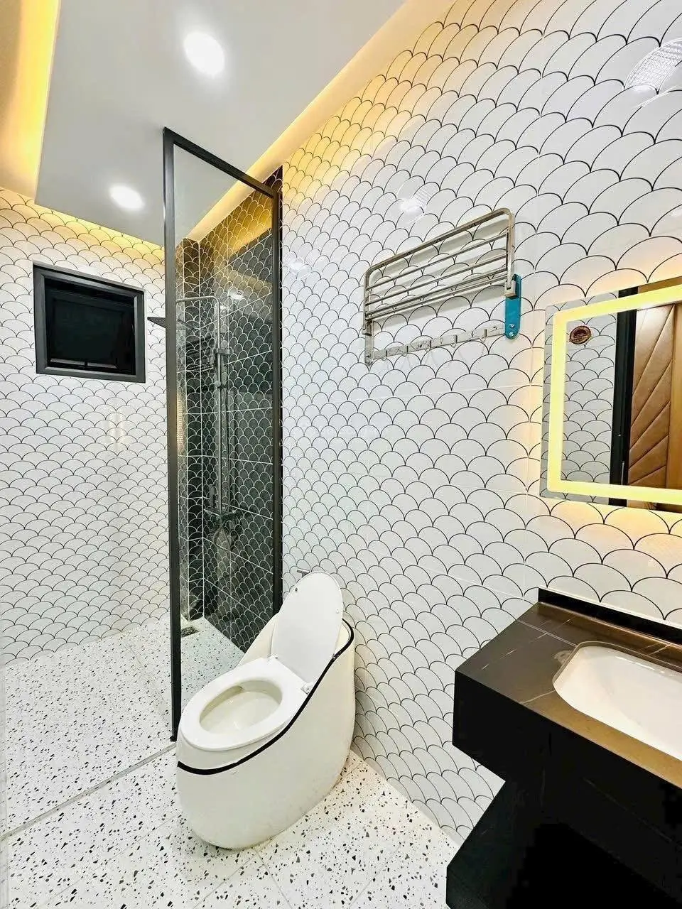 Hốt bạc nhà bán gấp cho thuê tại Lê Đại Hành, 3,55 tỷ, 59,3m2, sổ riêng chính chủ hẻm xe hơi