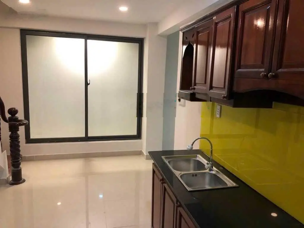 Nhà 2 tầng, ngay sát ngã tư Tô Ngọc Vân, Phạm Văn Đồng, Chợ Thủ Đức, DT 98m2 giá chỉ 4.1 tỷ.