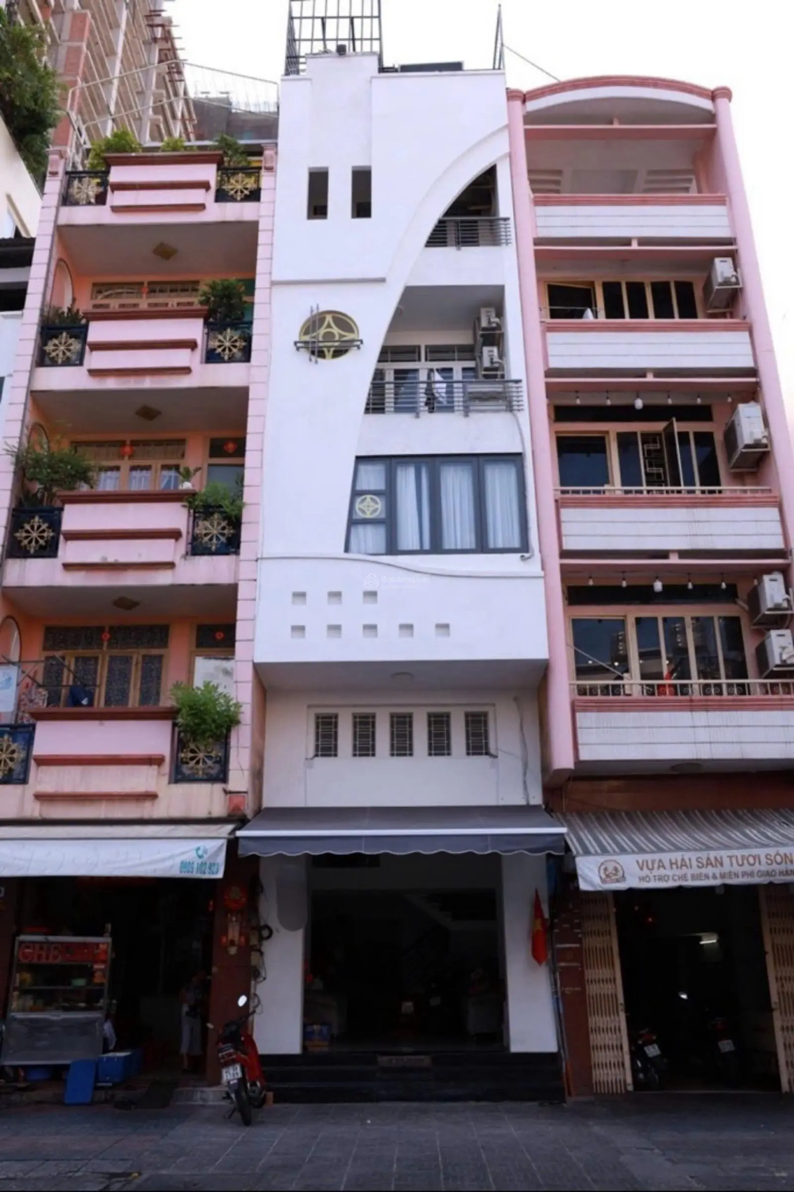Cần bán nhanh nhà MT Cô Giang, Quận 1, 4mx14m, sổ vuông không lộ giới, 5 tầng, 35 tỷ