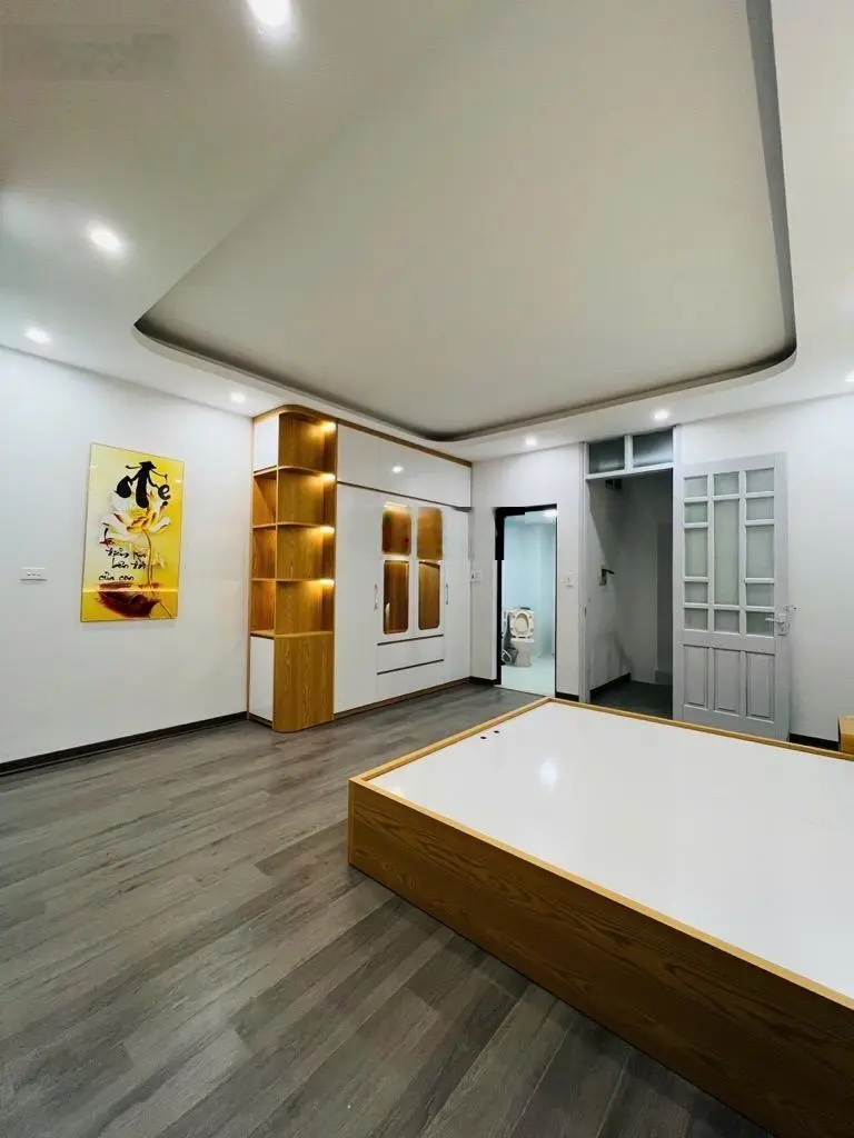 Bán nhà Mỹ Đình 5 tầng, gần phố cách ô tô vài bước chân, nhà đẹp ở ngay
