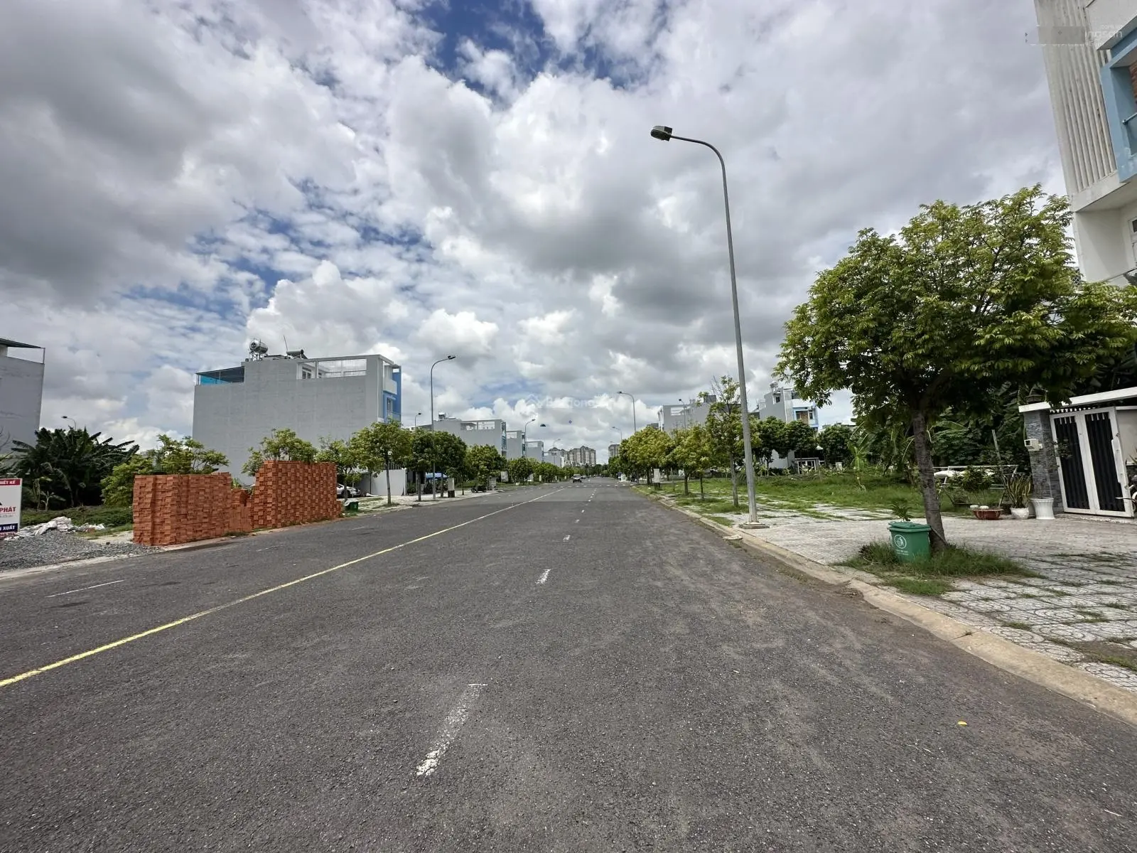 3 lô An Thiên Lí, Dương Đình Hội, Phước Long B, Q9. 5x20m giá 6.4tỷ. 7x17 giá 66tr, 10x20m giá 65tr