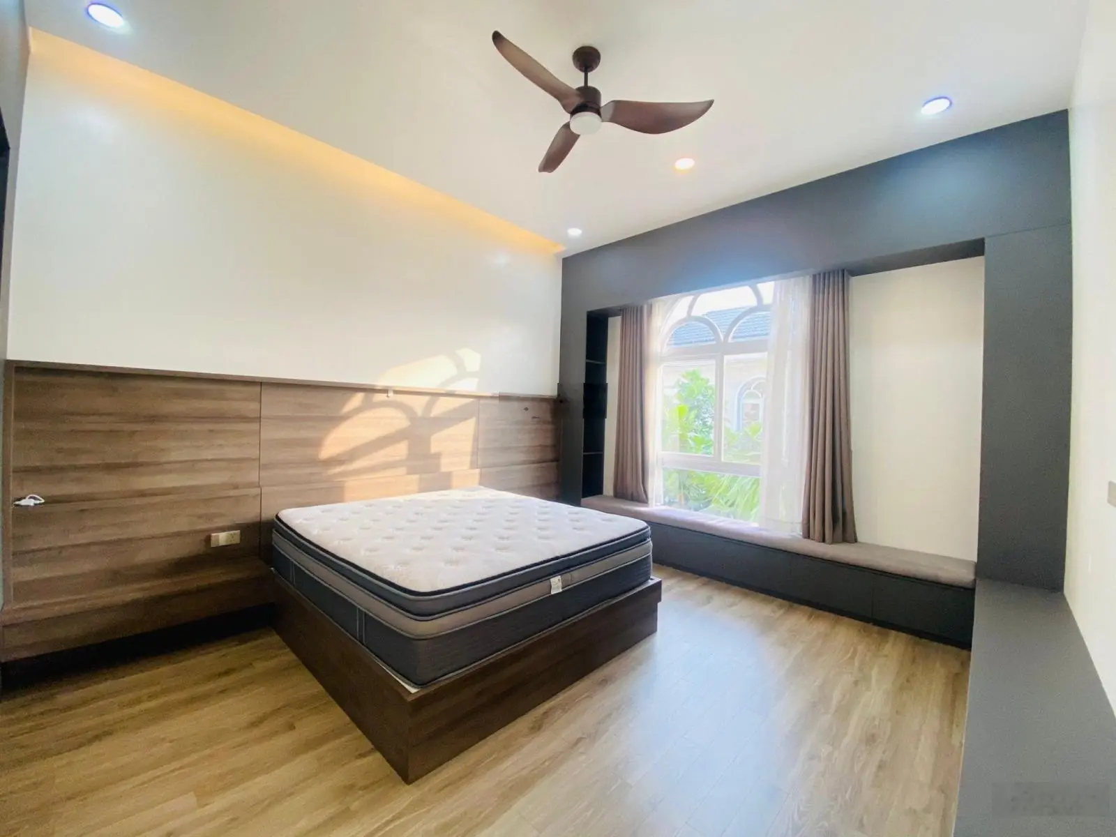 Bán biệt thự góc nhà hoàn thiện full nội thất đẳng cấp nhất Khang Điền - The Venica