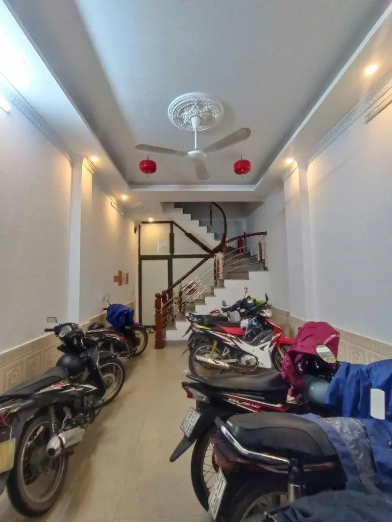 Bán nhà riêng tại Lê Thanh Nghị, 10,9 tỷ, 55m2, 10PN, 10WC, hàng hiếm! Cho thuê full phòng 45tr/th