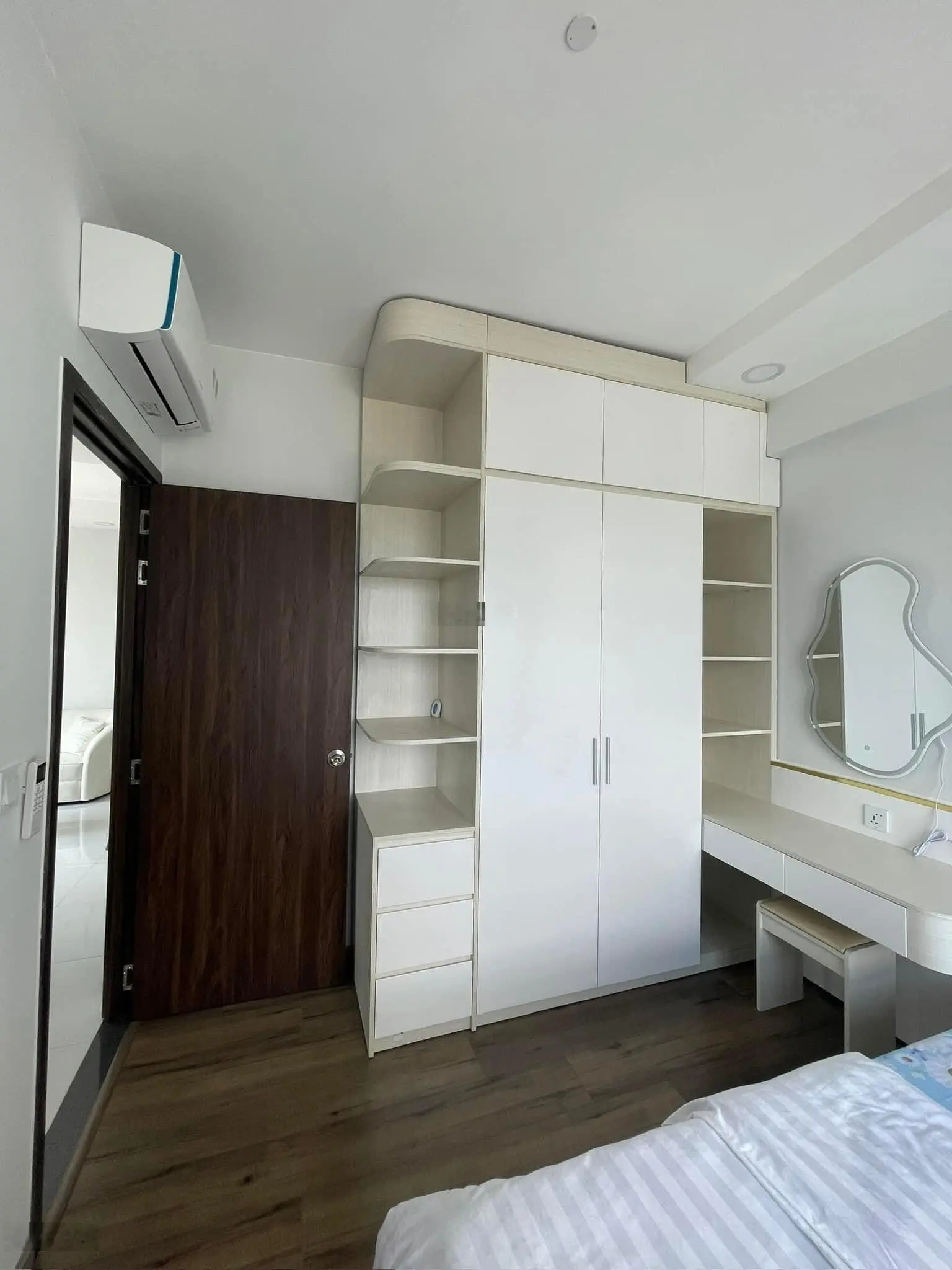 Pegasuite 2, căn 2PN đã có sổ giá 3,1 tỷ, nhà mới đẹp - full nội thất - hỗ trợ vay ngân hàng 100%