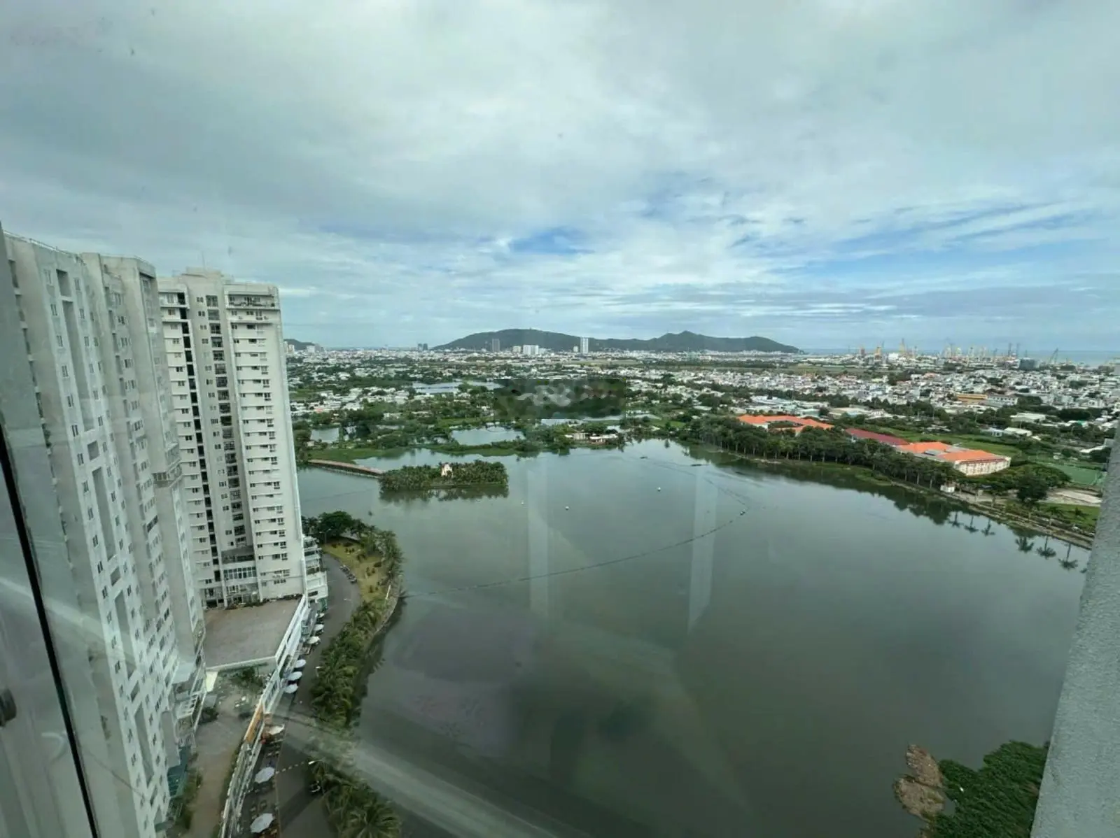 Cần bán gấp căn hộ DIC Phoenix tp Vũng Tàu 2PN view hồ 74m2. Giá: 2,45 tỷ. Lh: Dung 0394 946 ***