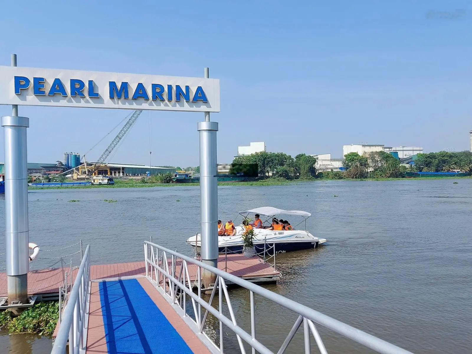 Bán biệt thự 321m2 giá 11,5 tỷ mặt tiền sông Vàm Cỏ Đông, cam kết thuê lại 1 tỷ 080 trong 2 năm đầu