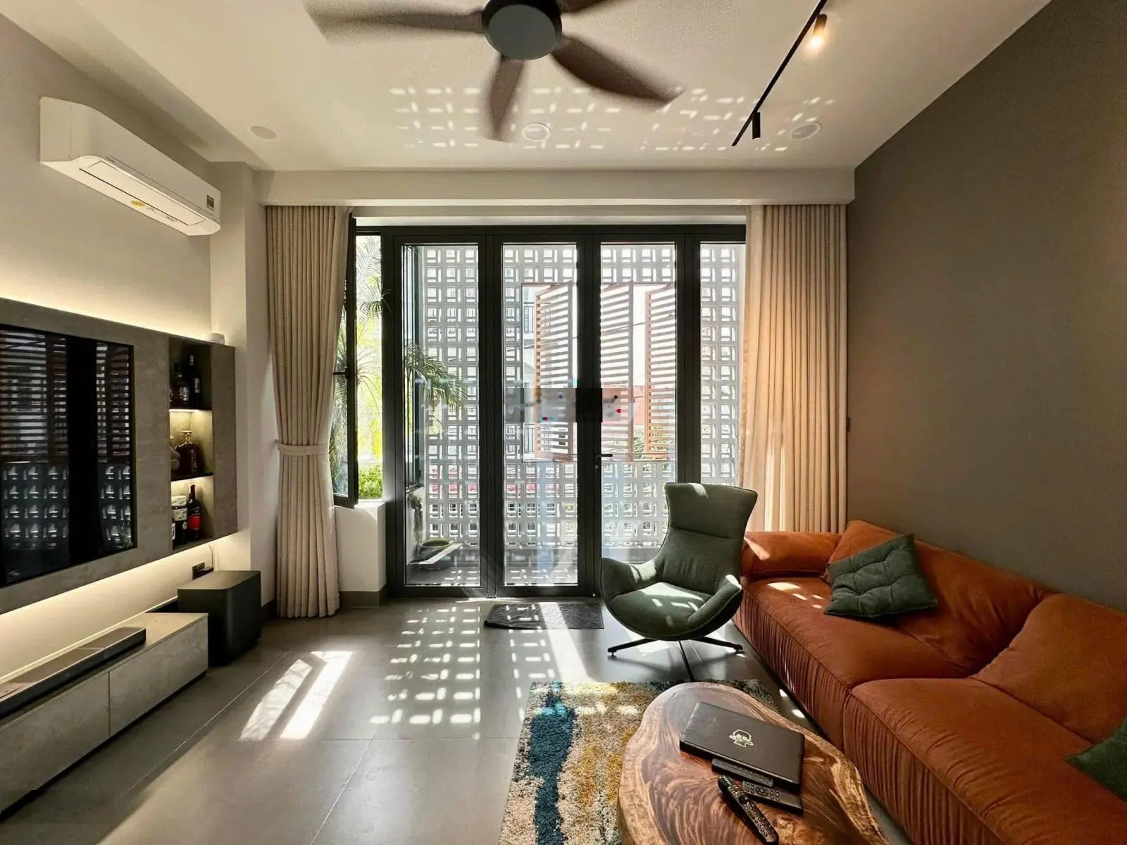 Bán biệt thự đẹp tại Nguyễn Văn Hưởng, Thảo Điền, Quận 2 DT 370m2 1T1L sân vườn rộng giá 52 tỷ TL